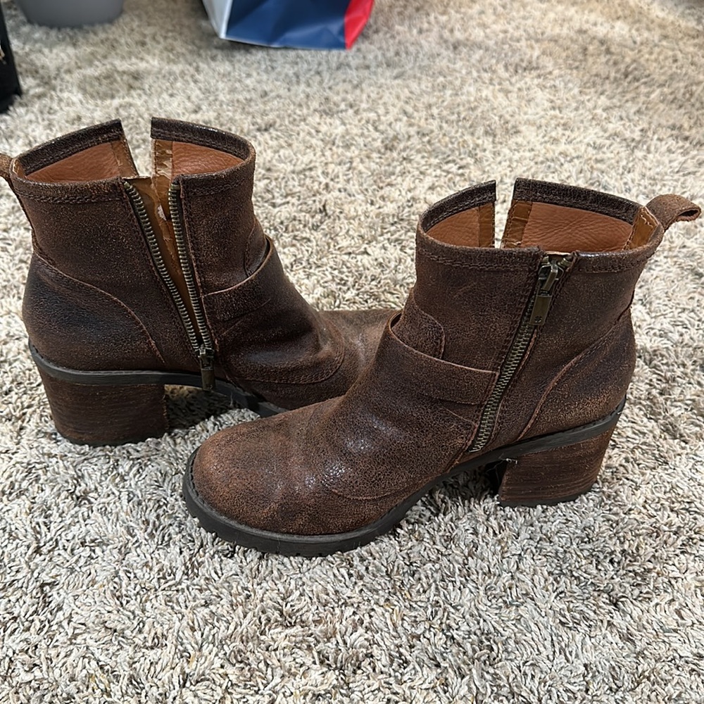 Lucky Brand Tan booties - Picture 5 of 6
